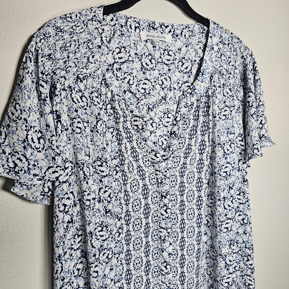 Rose + Olive Womens 1X Blue White Floral Button Up Top Lightweight Smocked - Picture 2 of 9